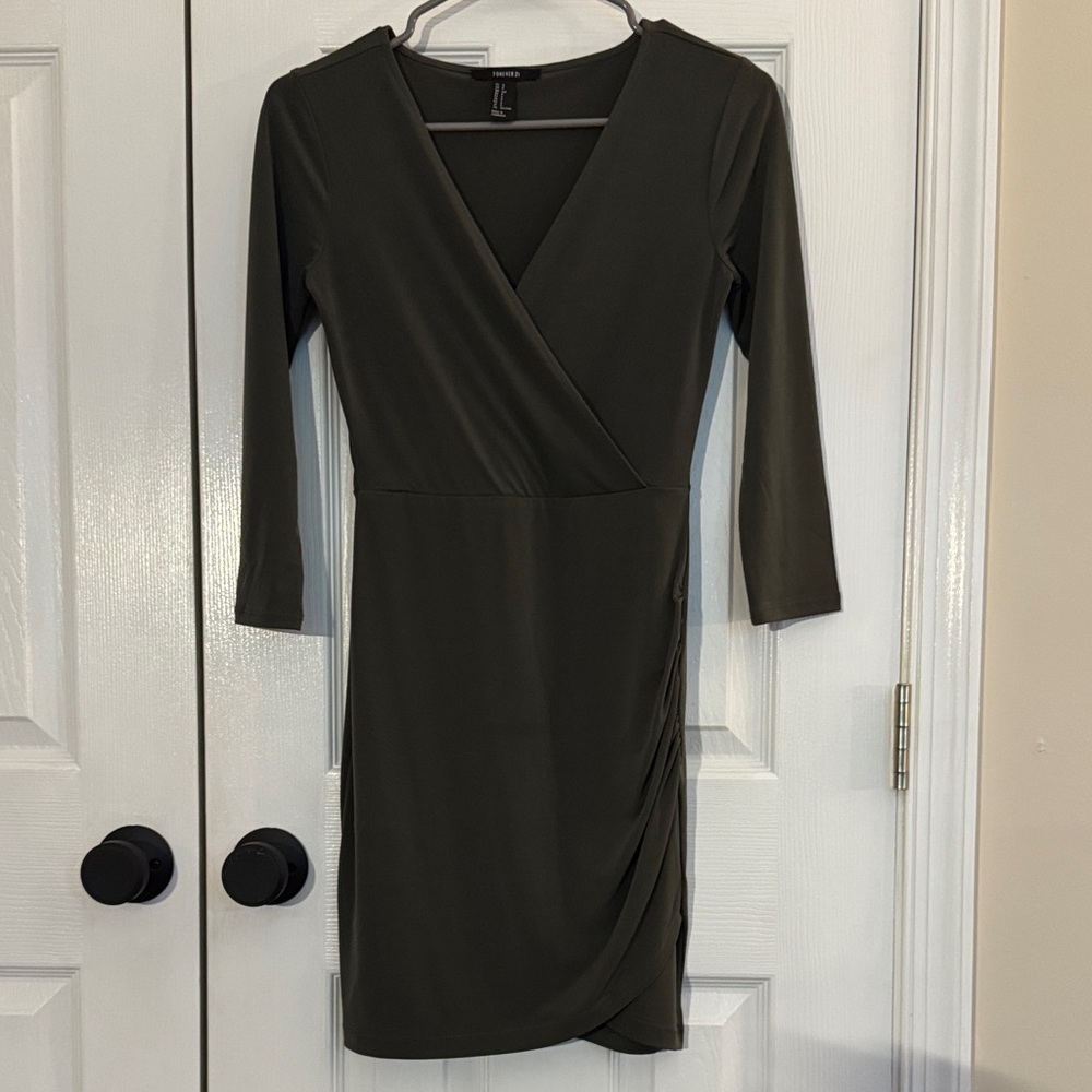 Forever 21 Olive Green Long Sleeve Dress with side ruching Sz Small